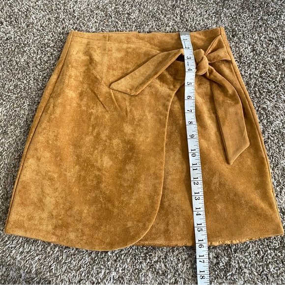 Blank NYC Gold Mini Skirt Size 24 - Picture 8 of 8